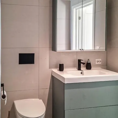 4 Bedroom Amazing In Færvik