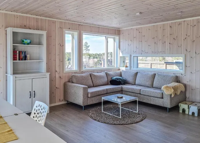 Feriehus 4 Bedroom Amazing In