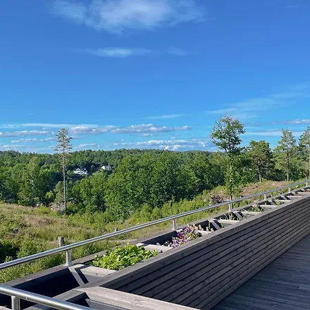 4 Bedroom Amazing In Færvik